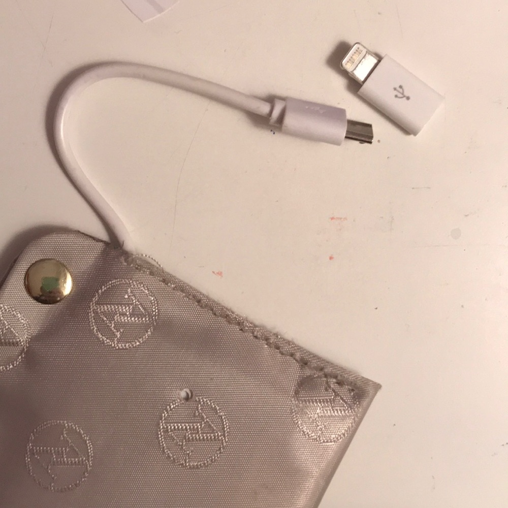 Charging wristlet - Picture 3 of 4